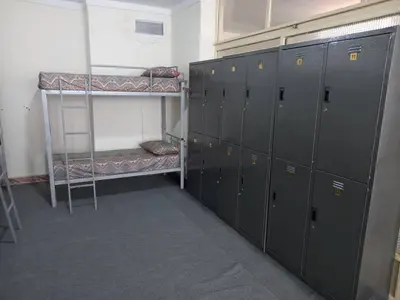 هاستل ویژه آقایان - واحد شش تخته 2 انقلاب