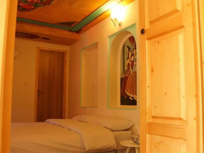 بوم گردی سرای همایونی - واحد پروین