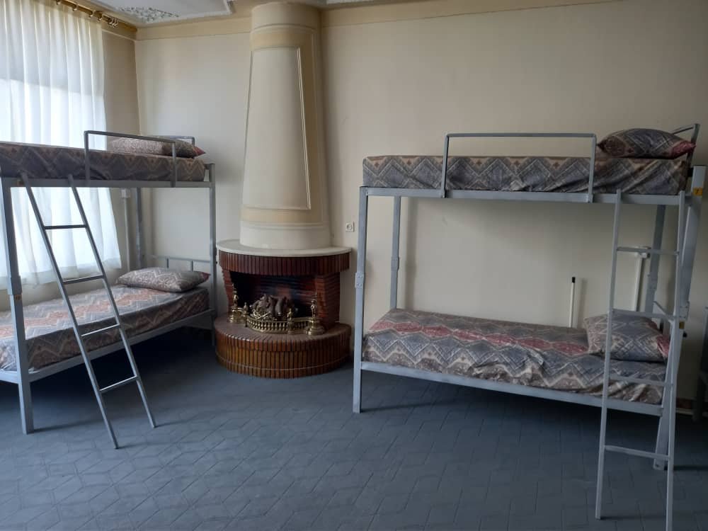 هاستل ویژه آقایان - واحد شش تخته 1 انقلاب