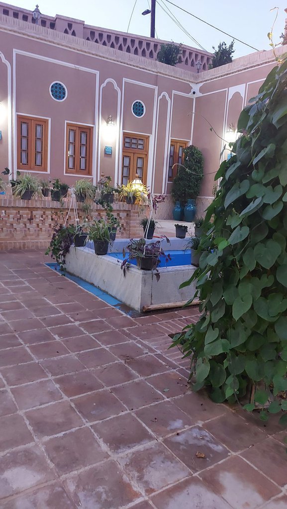 سرای دشتی - واحد عشق