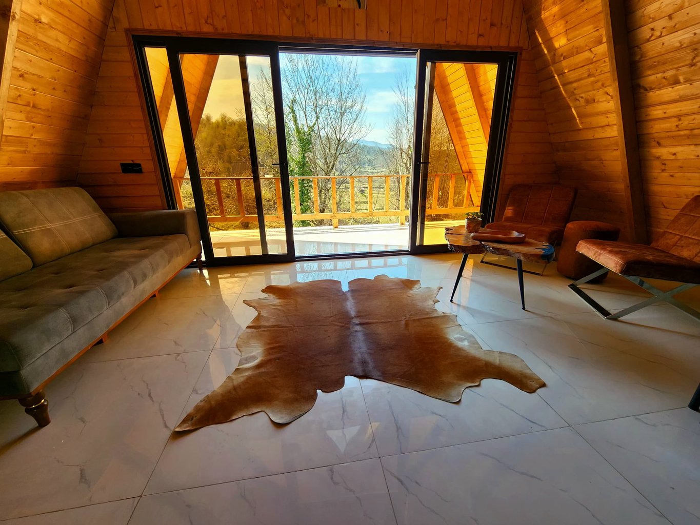 کلبه یک خوابه سوئیسی لفور