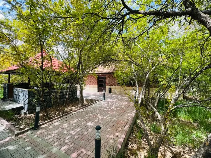 ویلا دوخوابه استخردار آب گرم باغ رویال ۱ - محوطه باغ