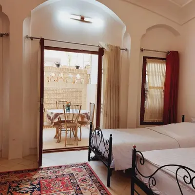 اقامتگاه سنتی خانه معمار - واحد پنج دری پایین