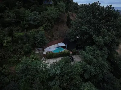 کلبه یک خوابه سوئیسی استخردار آبگرم اوپه واحد تی تی