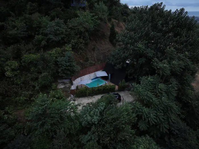 کلبه یک خوابه سوئیسی استخردار آبگرم اوپه واحد تی تی