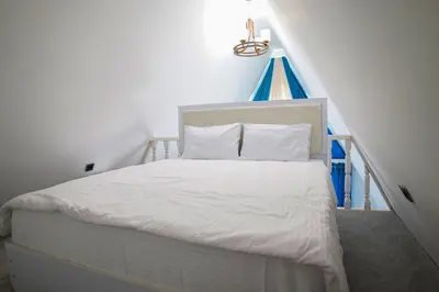 بومگردی پازارلند - کلبه های مثلثی