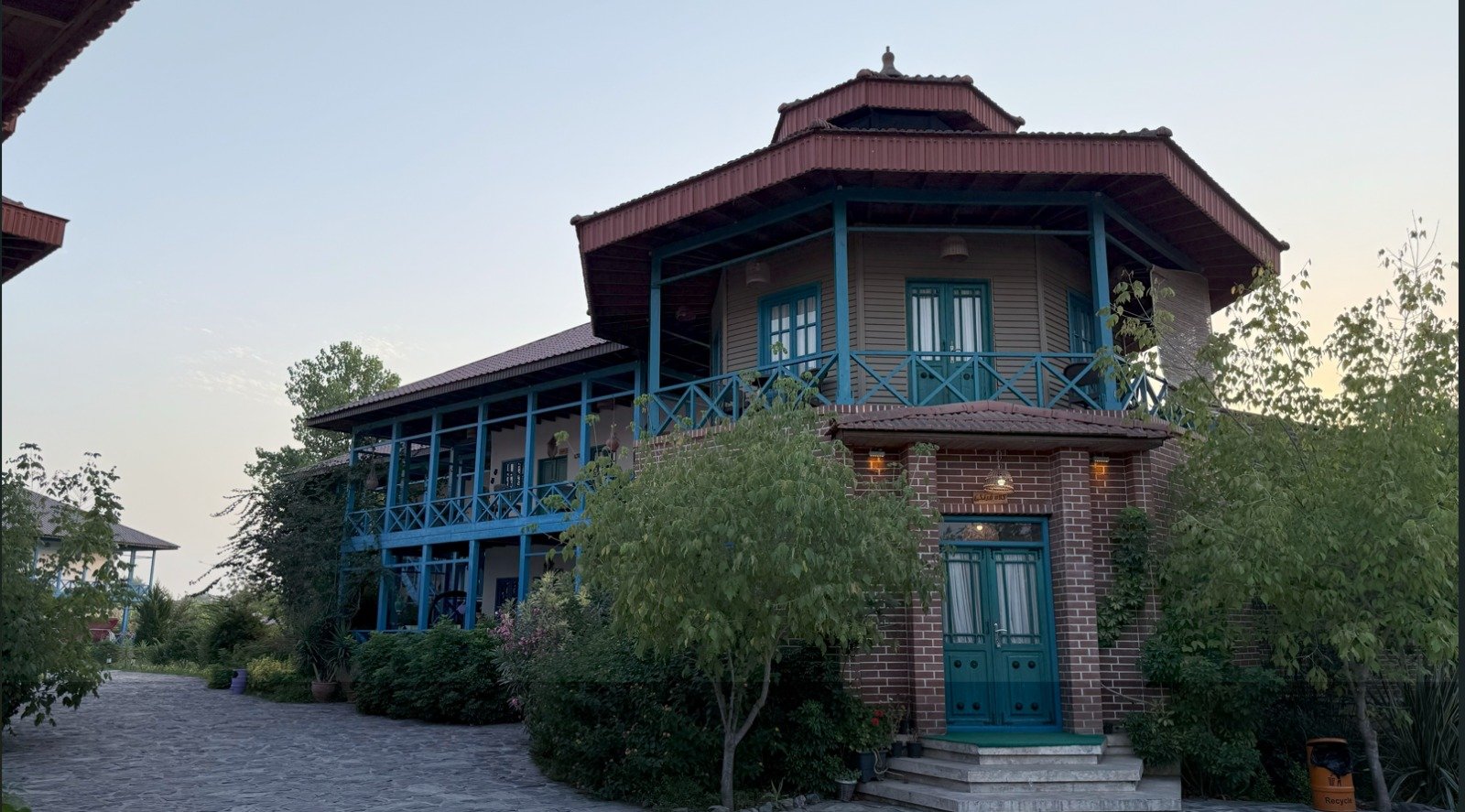 هستی - واحد کلاه فرنگی