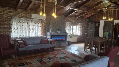 کلبه یک خوابه استخردار آبگرم رستیک واستان