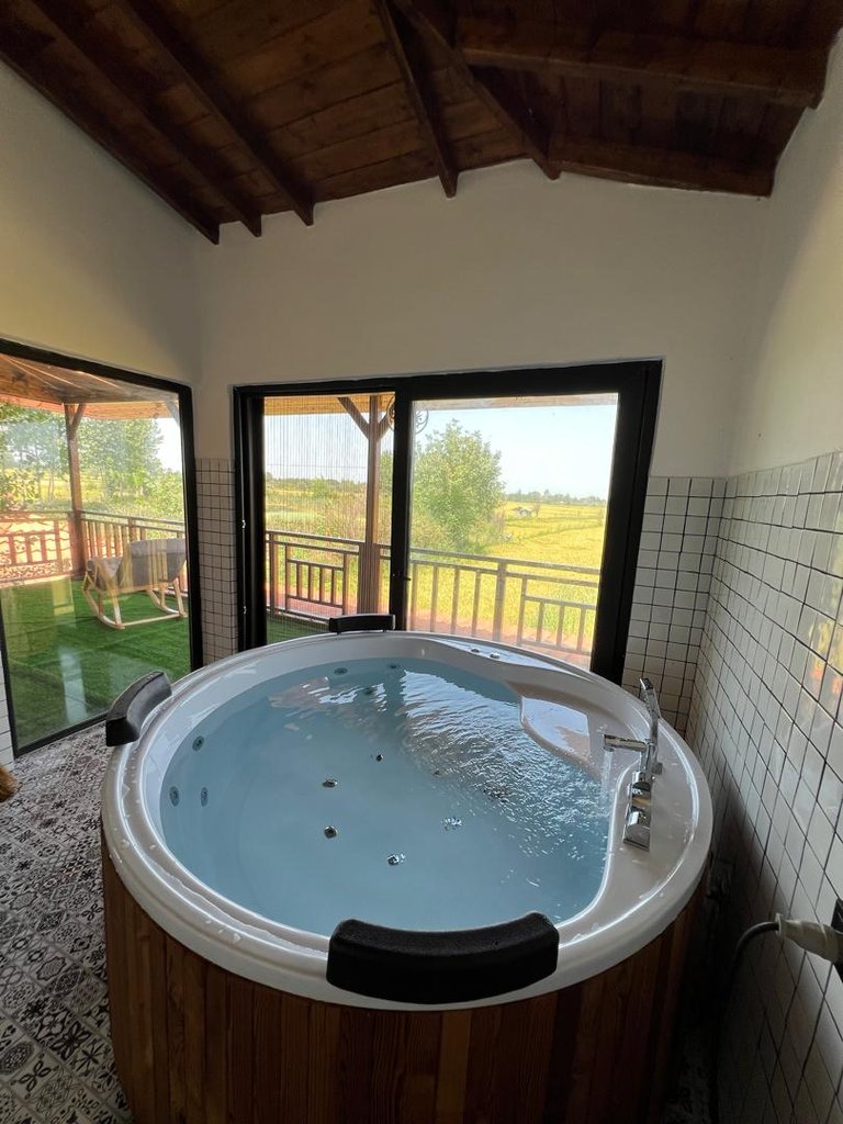 دوخوابه جکوزی دار برکه