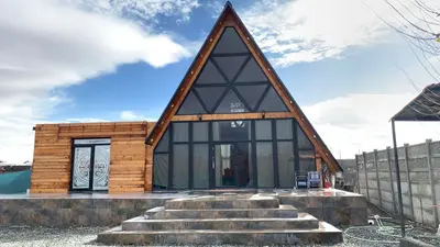 کلبه دوخوابه سوئیسی نیلا ویلا