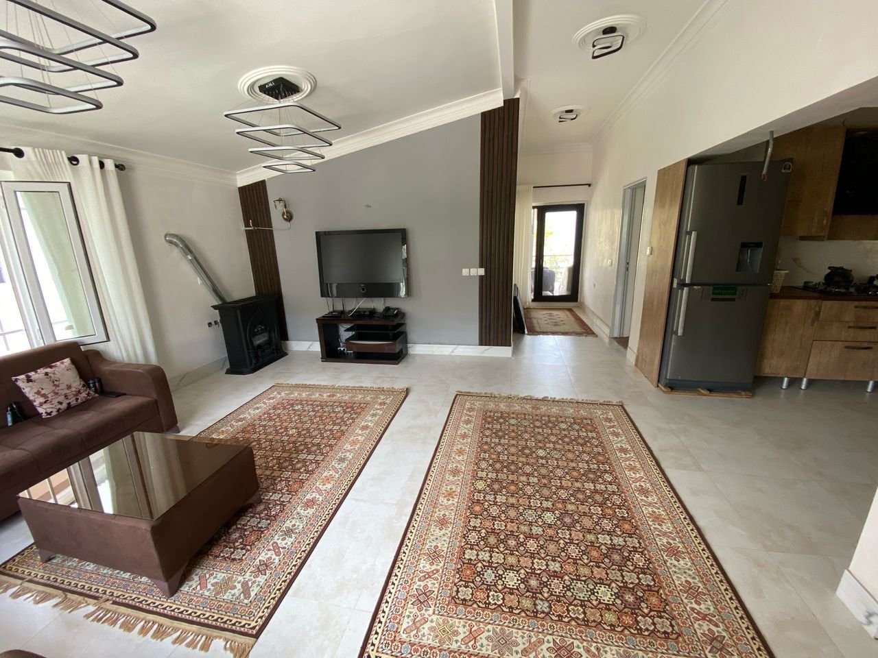 ویلا دوخوابه کوهستانی تاپ