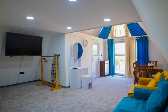 بوم گردی پازارلند - کلبه های مثلثی