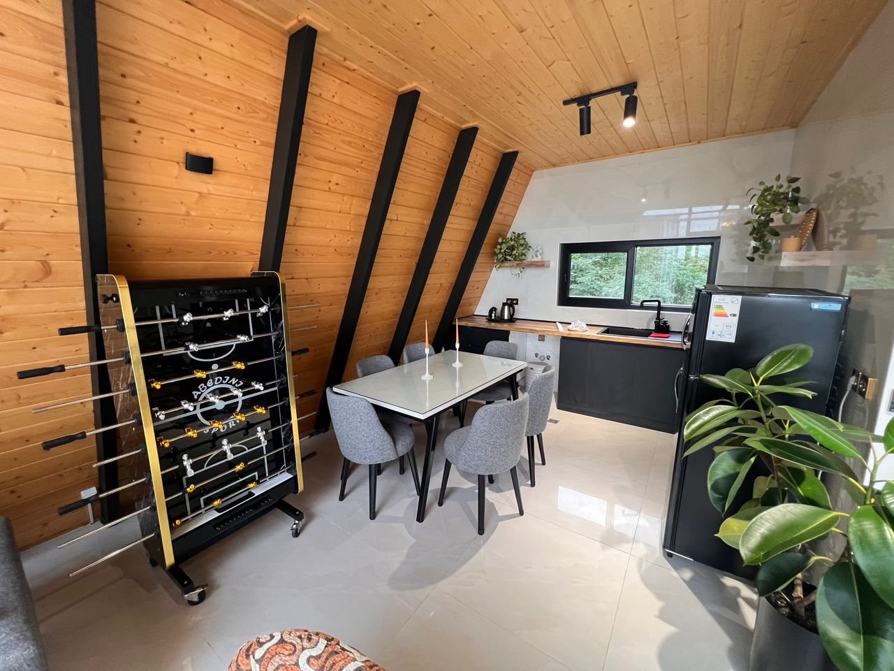 دوخوابه سوئیسی جنگلی جکوزی دار جواهر