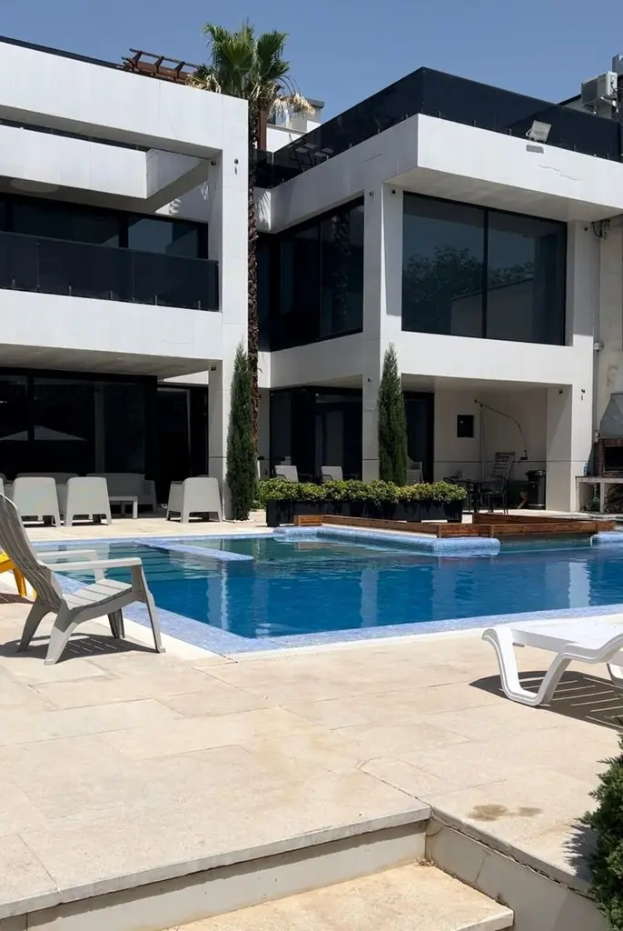 ویلا شش خوابه استخردار آبگرم اربابی