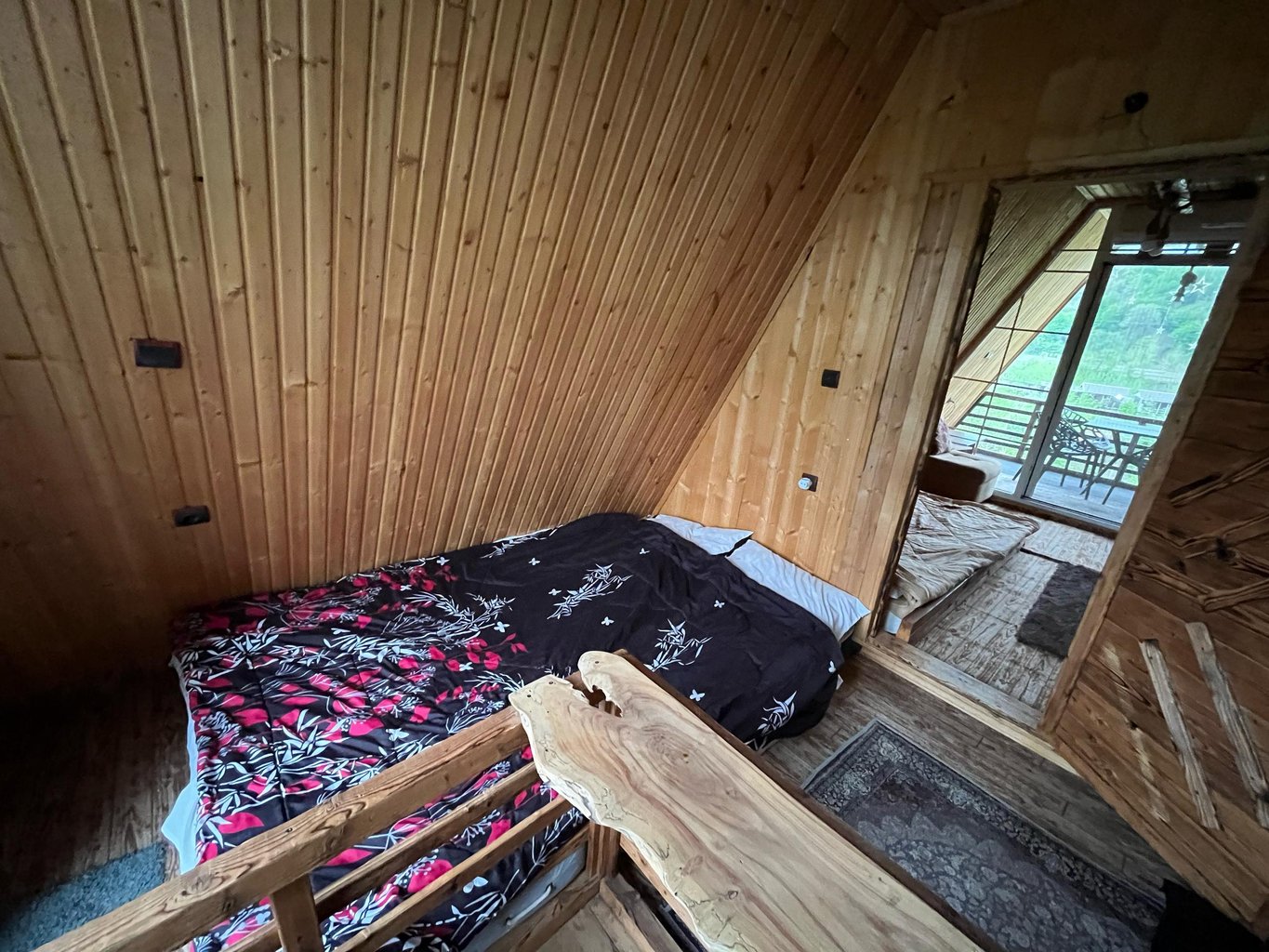 کلبه کلبه سوئیسی چوبی استخر‌دار هیرکان