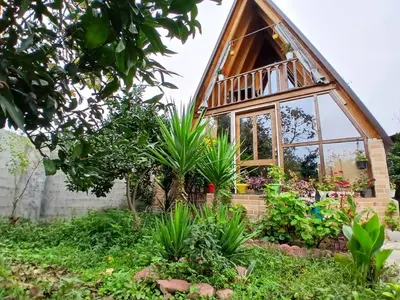 کلبه یک خوابه چوبی سوئیسی ارغوان