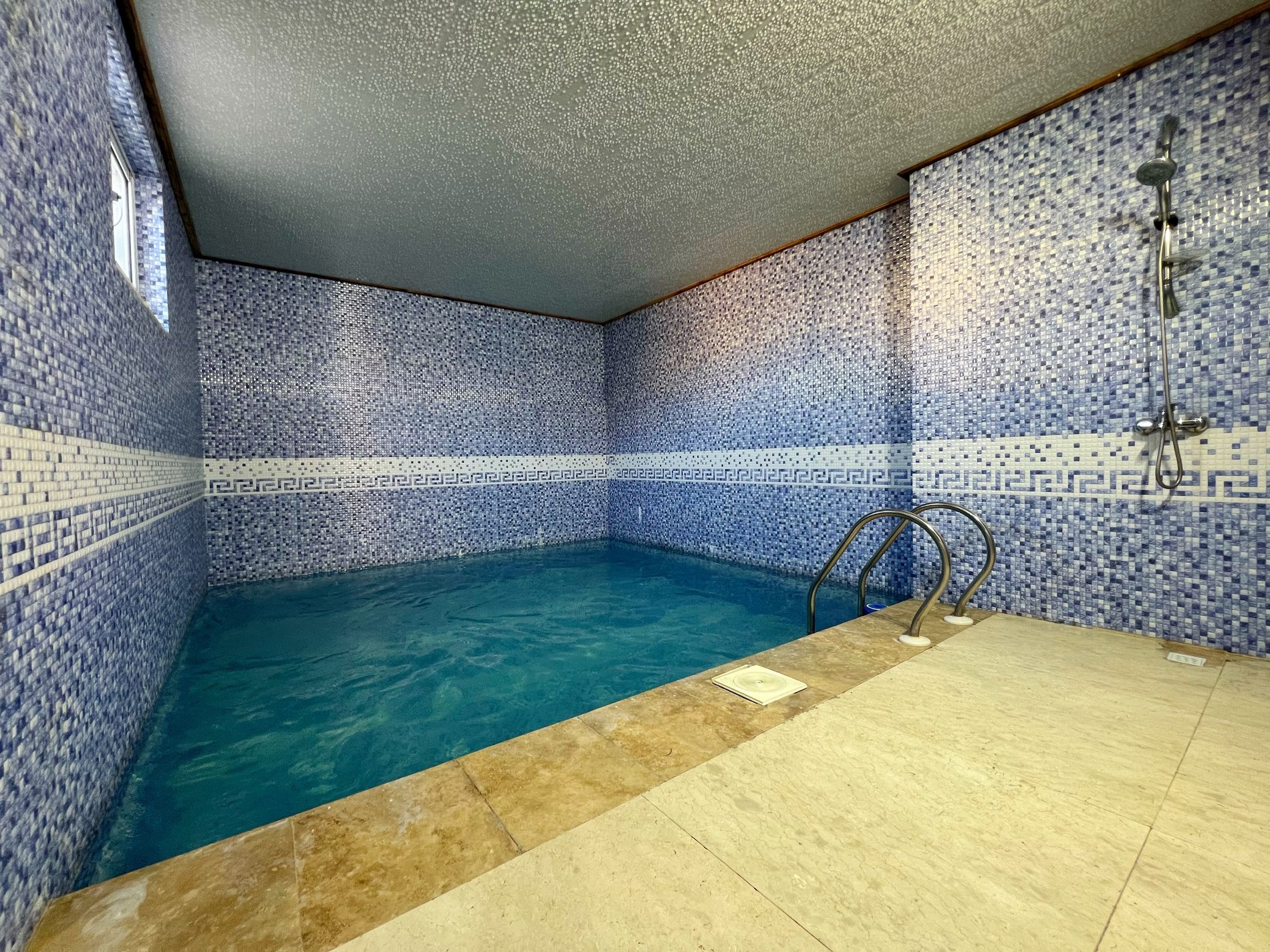 دوخوابه استخردار آبگرم بهار