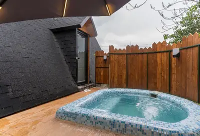 کلبه یک خوابه سوئیسی اوپه واحد جکوزی دار میانا