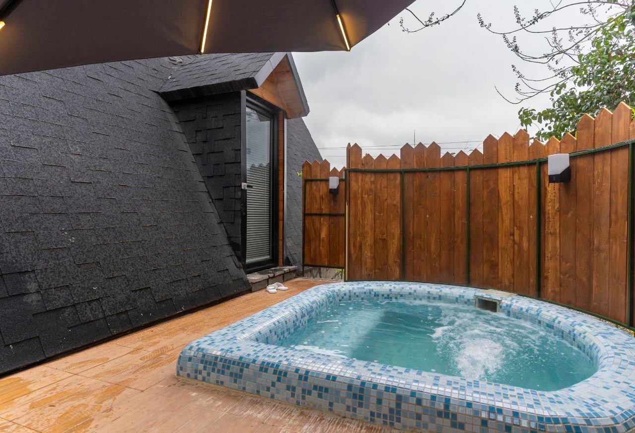 یک خوابه سوئیسی اوپه واحد جکوزی دار توکا