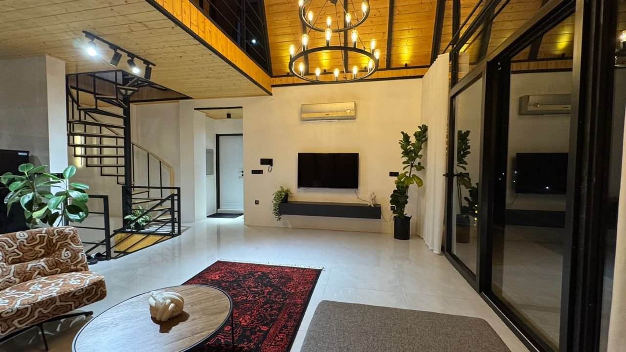 کلبه دوخوابه سوئیسی جنگلی جکوزی دار جواهر