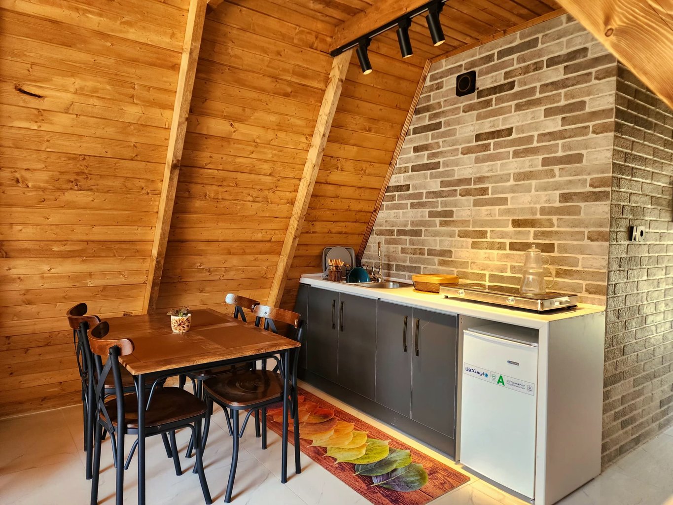 کلبه یک خوابه سوئیسی لفور