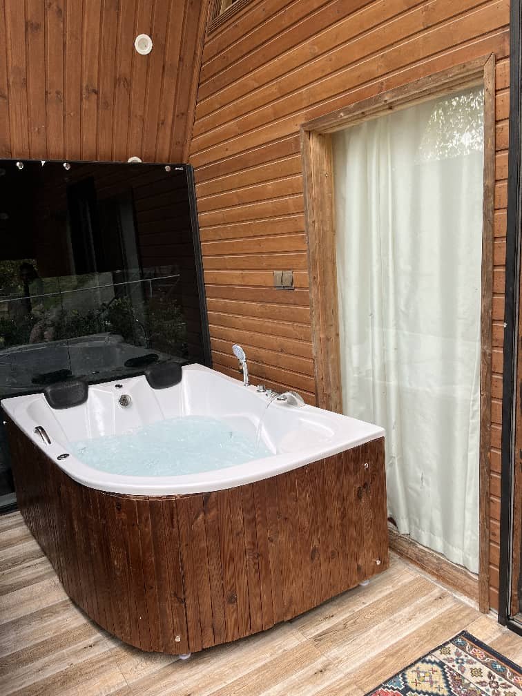 یک خوابه چوبی پیروزه