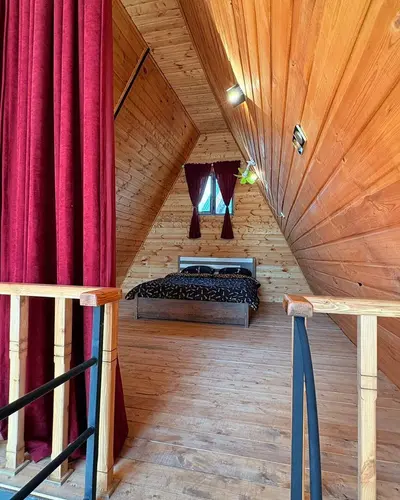 کلبه دوخوابه جکوزی دار شمعدونی