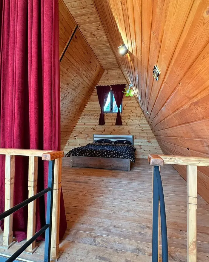 کلبه دوخوابه جکوزی دار شمعدونی