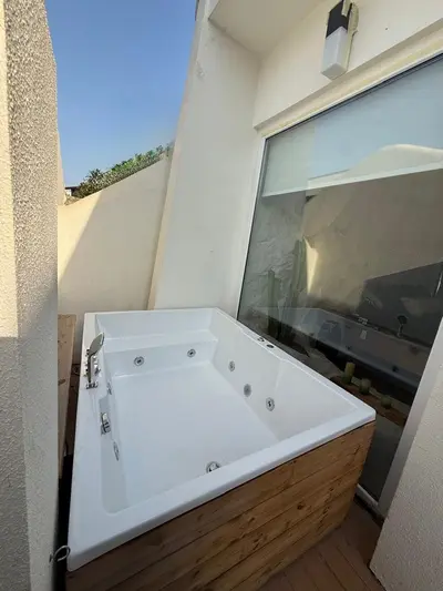 سوئیت بوتیک هتل جان فلت جکوزی دار صخره