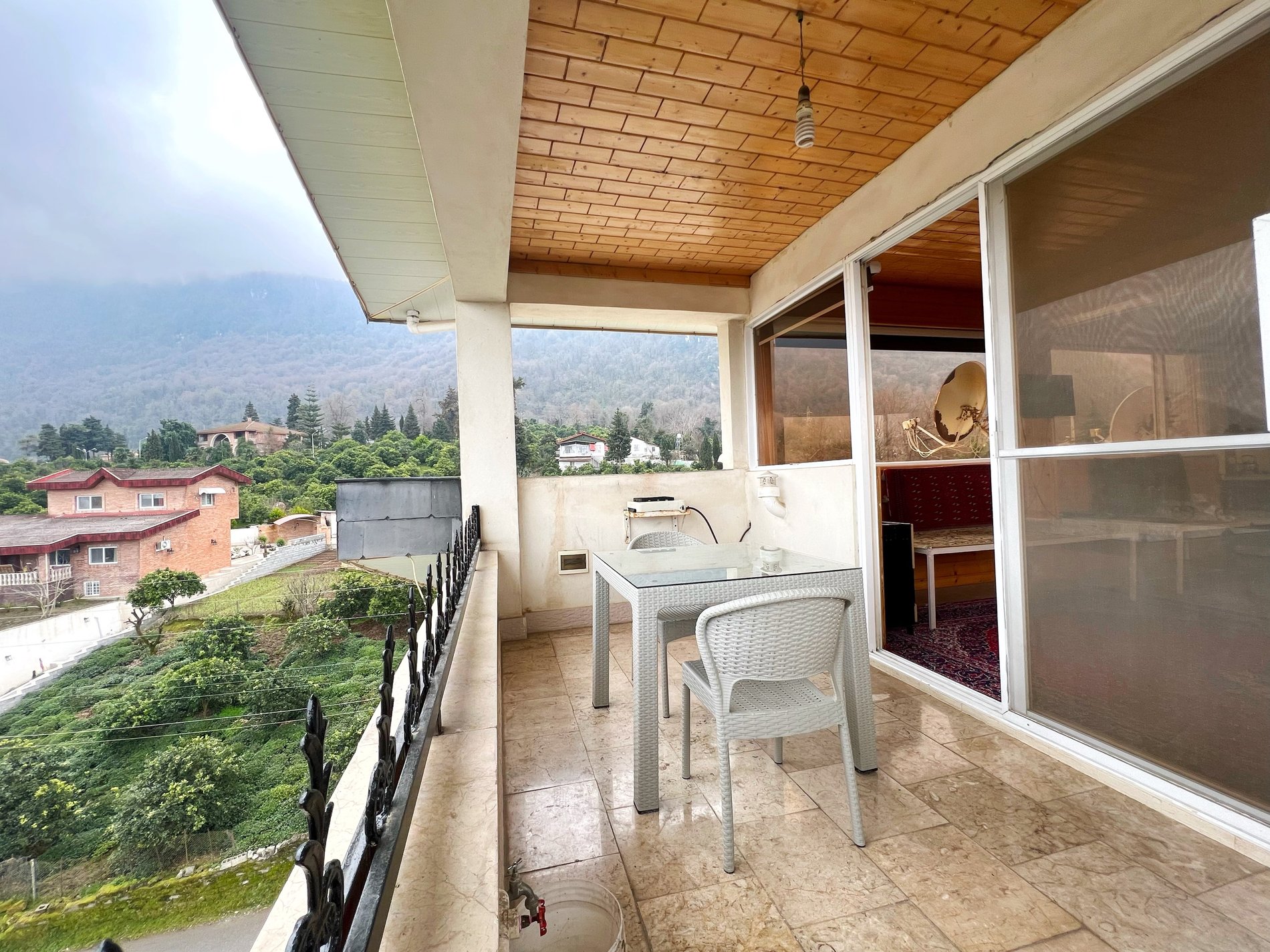 فلت شاهنشین چوبی