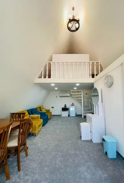 بومگردی پازارلند - کلبه های مثلثی