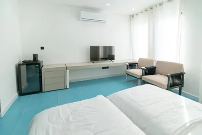 بومگردی دلفین - واحد دوتخته 102