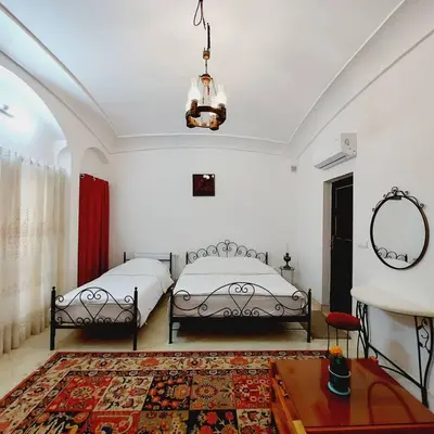 اقامتگاه سنتی خانه معمار - واحد پنج دری پایین