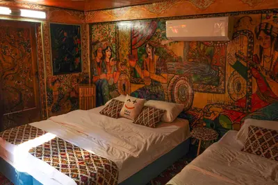 بومگردی لوتوس - واحد نگار