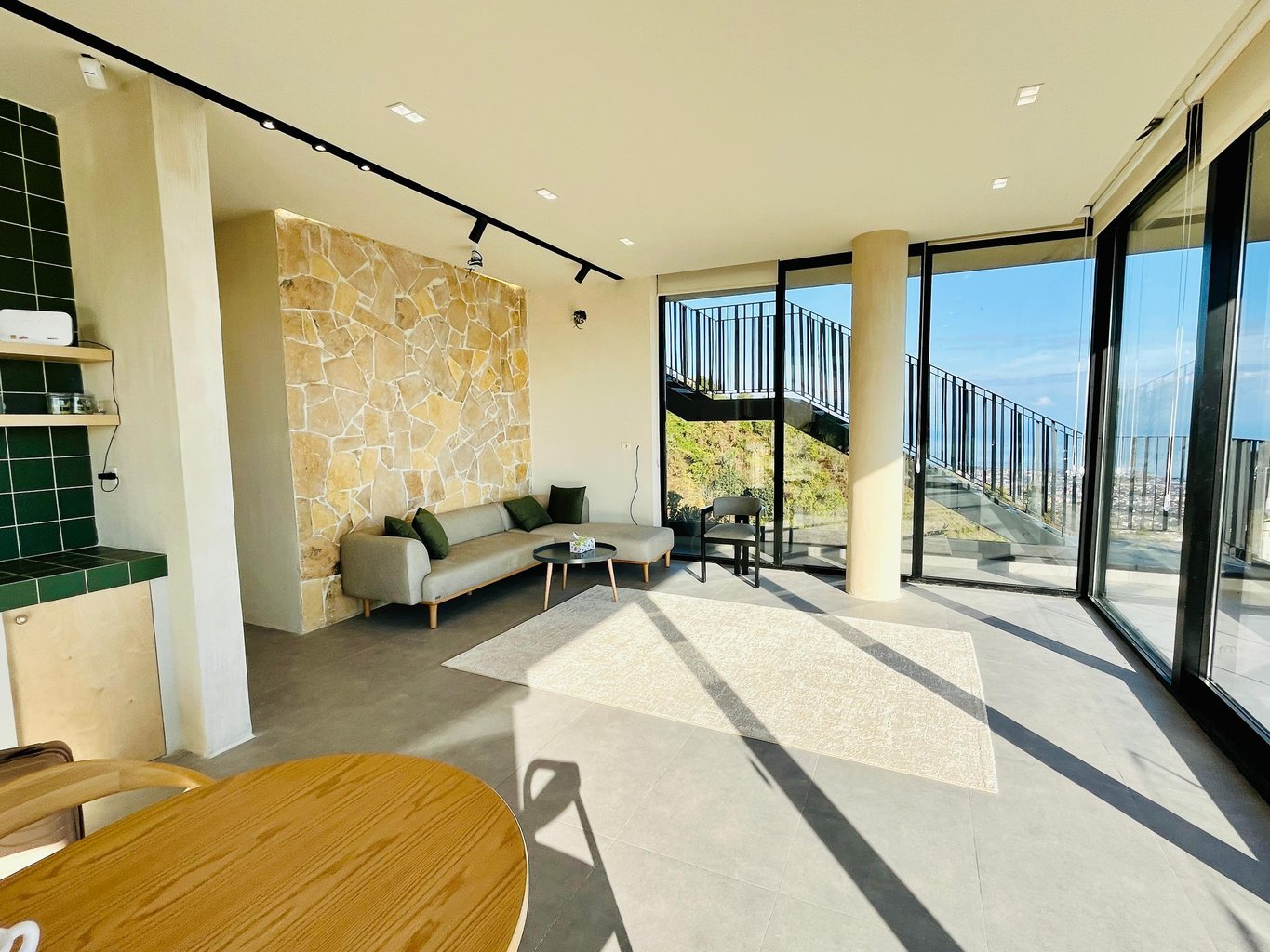 ویلا دوخوابه استخردار آبگرم مدرن آنیما