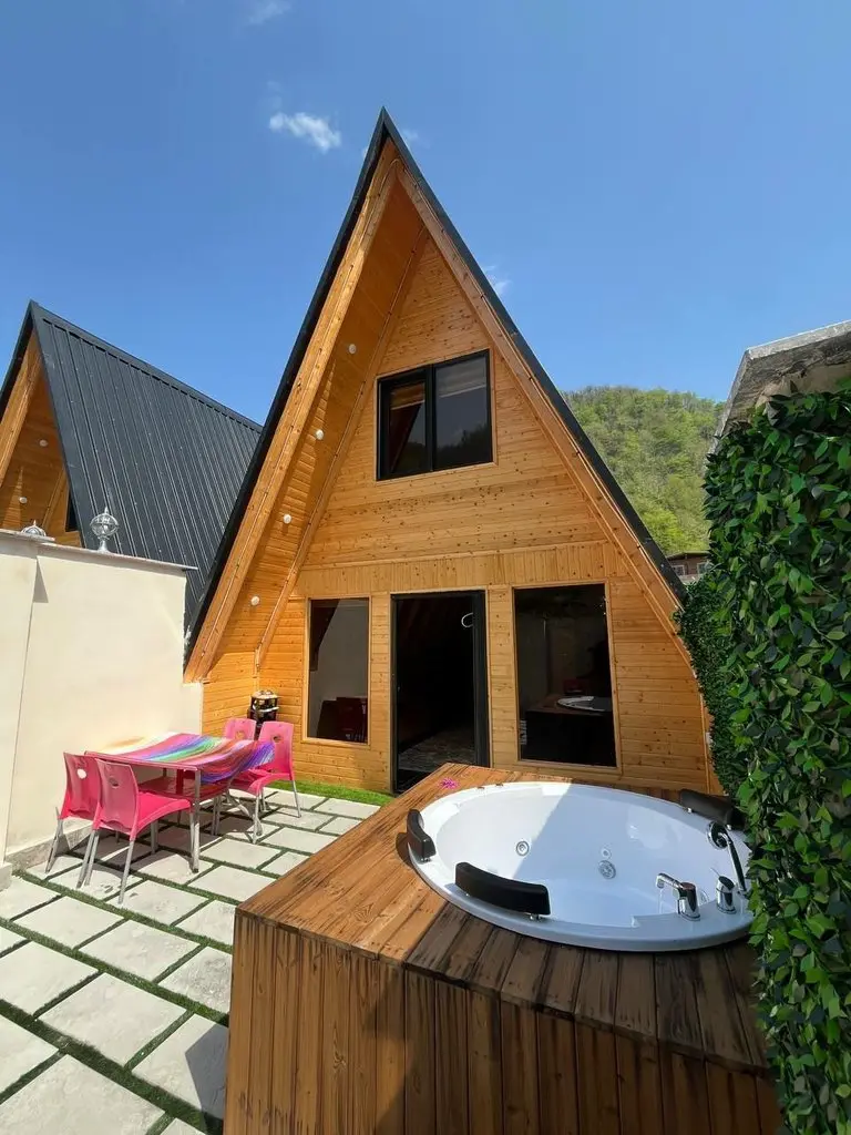 کلبه دوخوابه جکوزی دار سوئیس لند 3