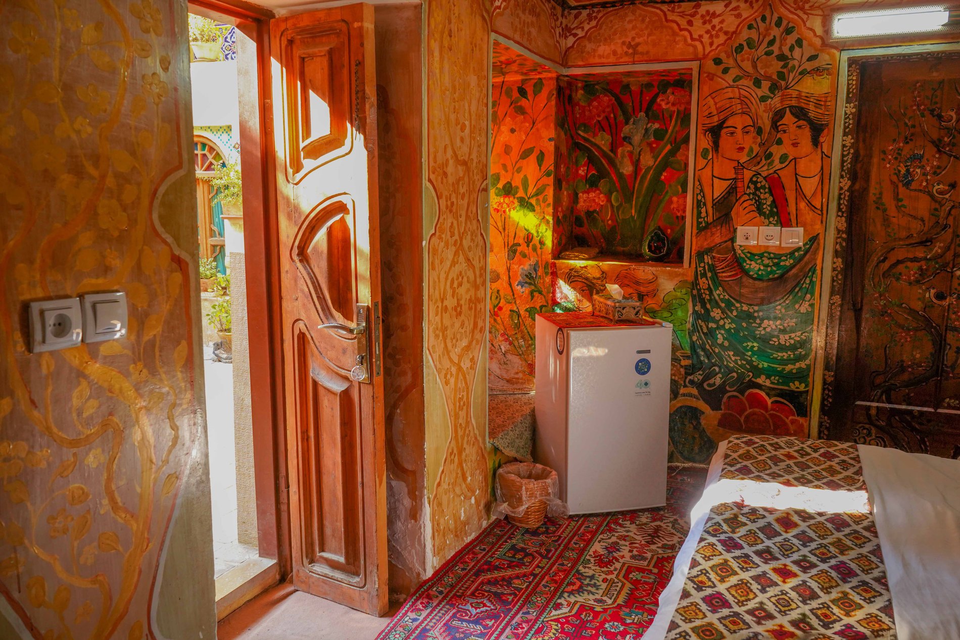 بوم گردی لوتوس - واحد نگار