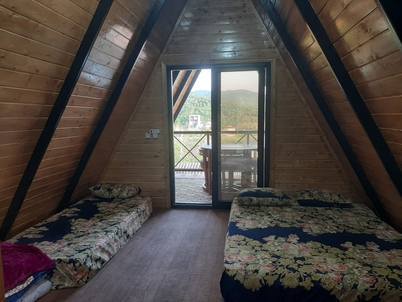 کلبه یک خوابه دمزنون