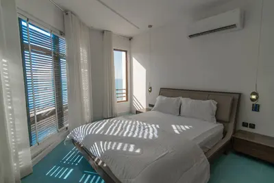 بومگردی دلفین - واحد یک خوابه 101