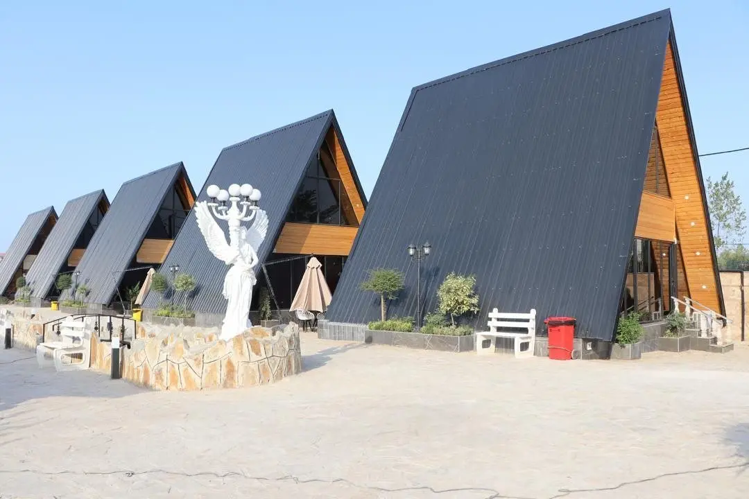 کلبه دوخوابه جکوزی دار شمعدونی