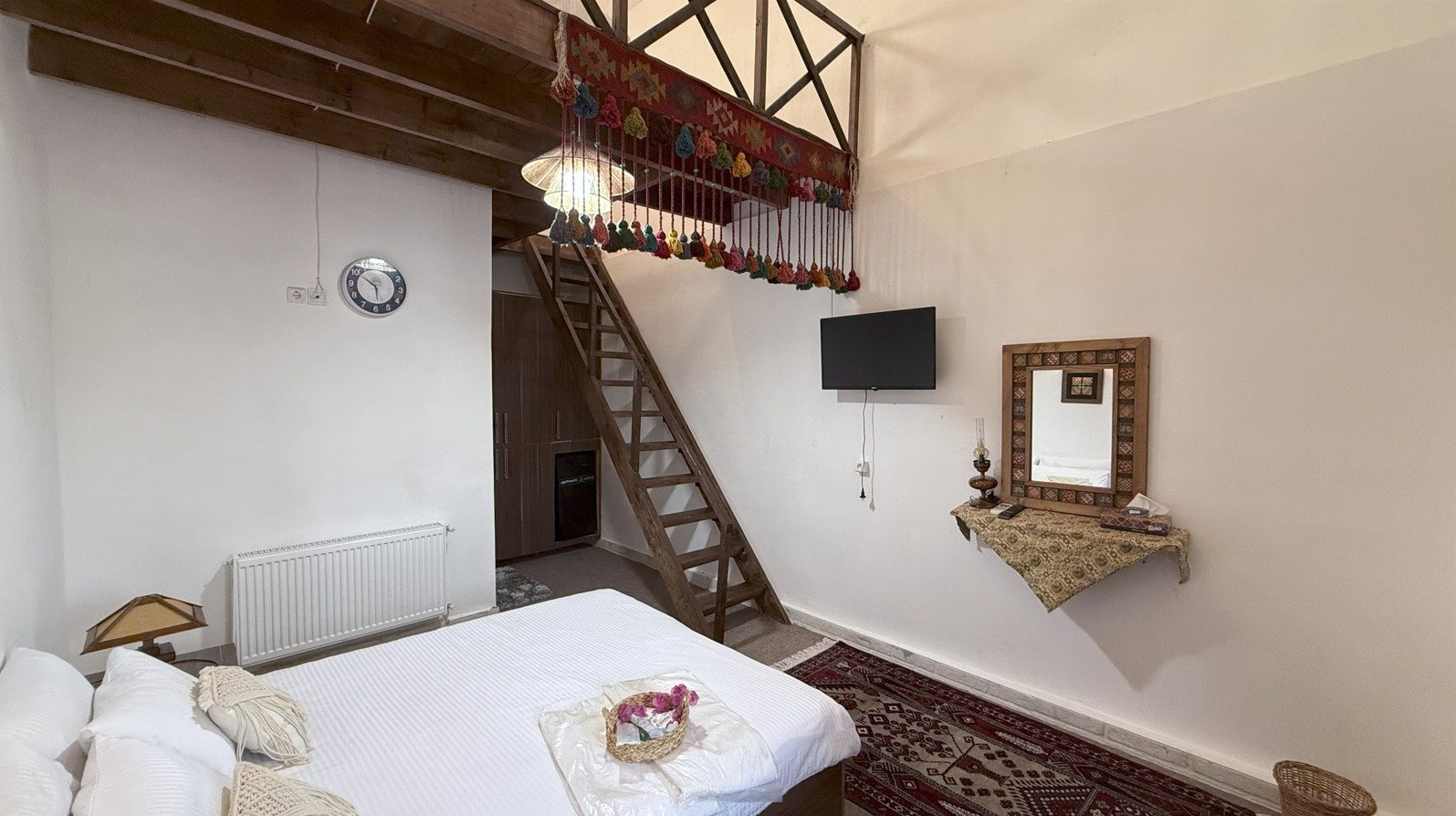 هستی - واحد شاهنشین 4