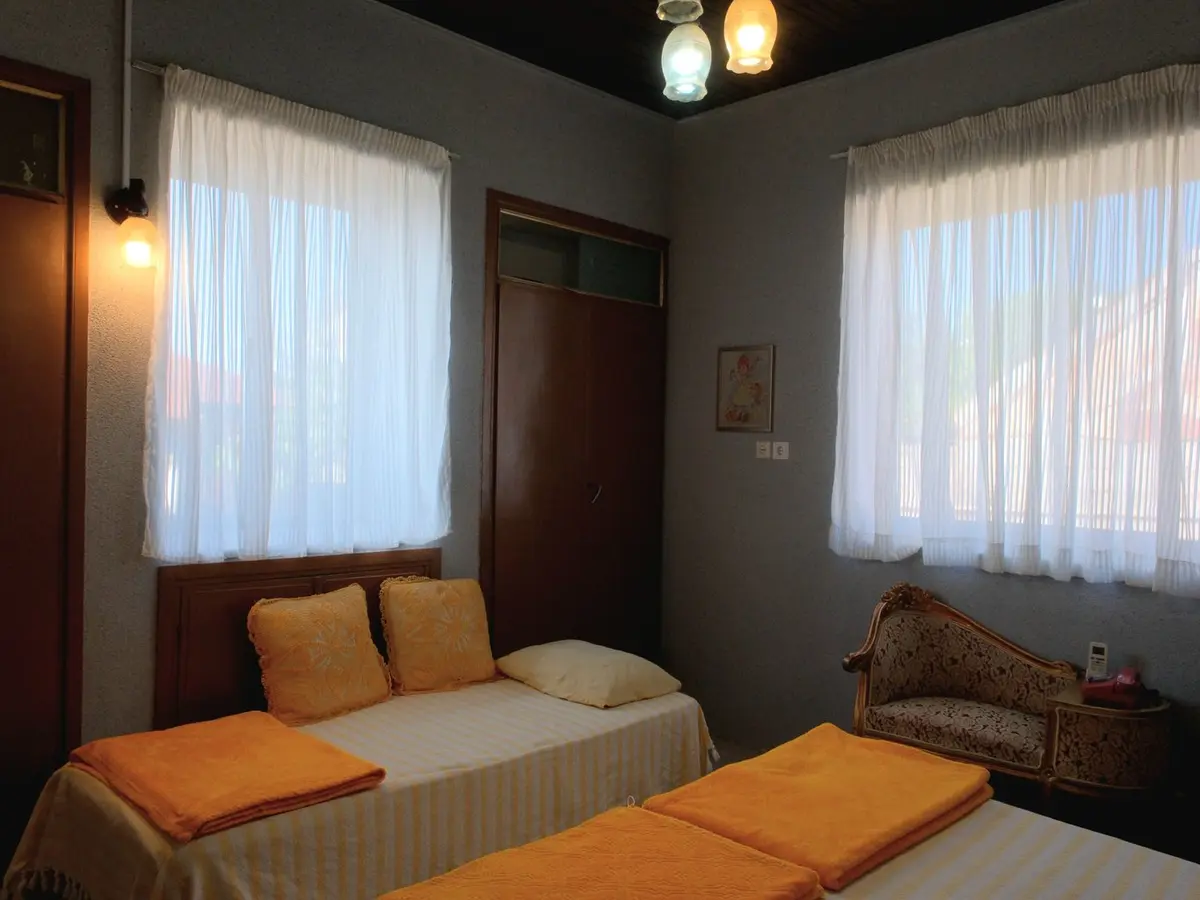 هاستل ما - واحد زرد