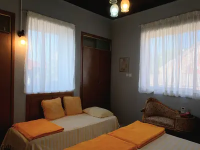 هاستل ما - واحد زرد