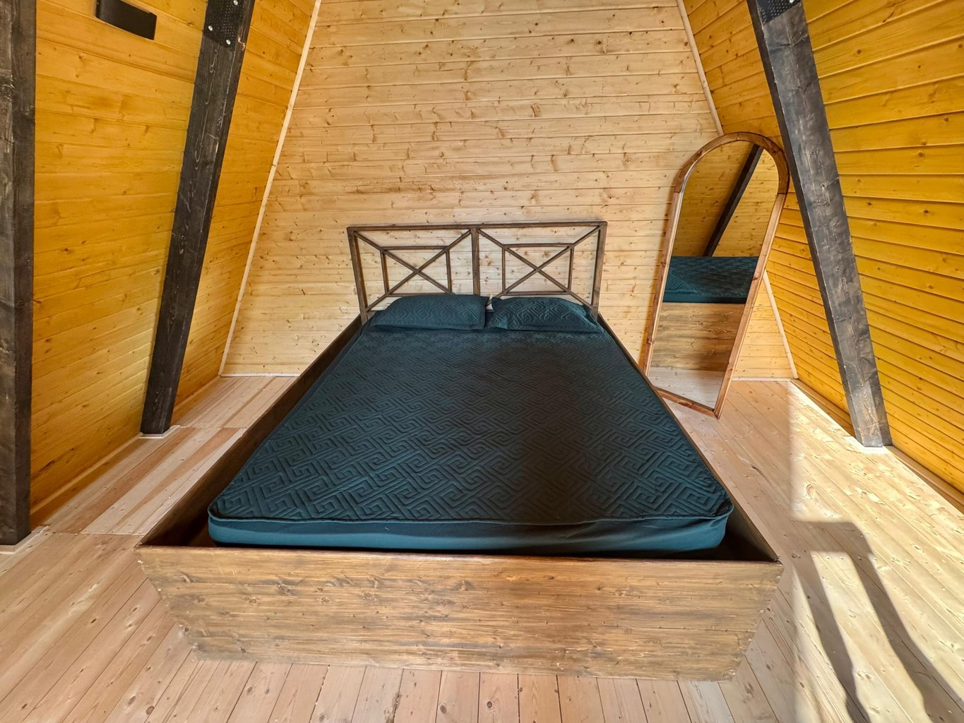 کلبه دوخوابه جنگلی جکوزی دار آوان