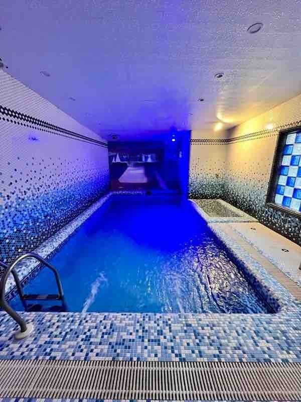 ویلا سه خوابه ساحلی تریپلکس استخردار آبگرم رضا