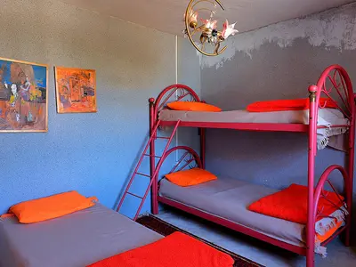 هاستل ما - واحد اشتراکی آقایان نارنجی