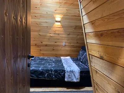 کلبه دوخوابه سوئیسی چوبی نیکی