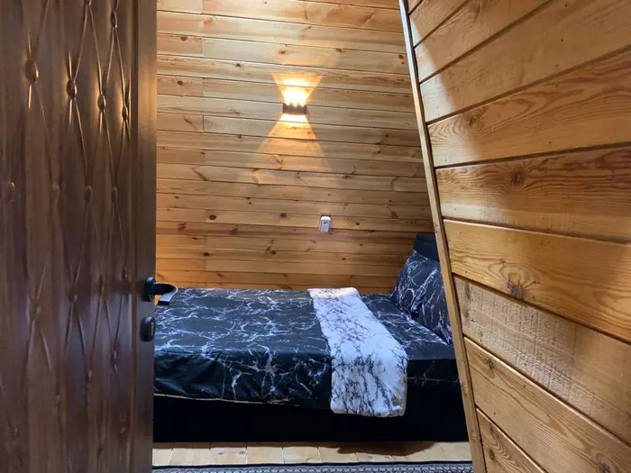 کلبه دوخوابه سوئیسی چوبی نیکی