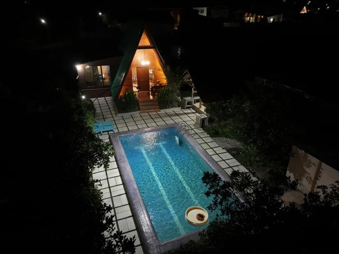 کلبه فلت سوئیسی استخردار چهارفصل الیزه