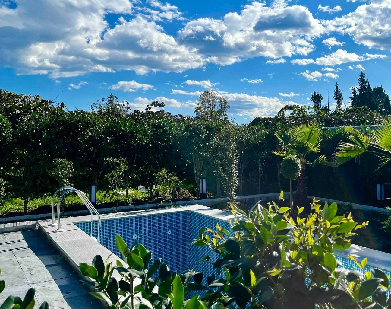 دوخوابه سوئیسی استخردار گاردن ویلا 2